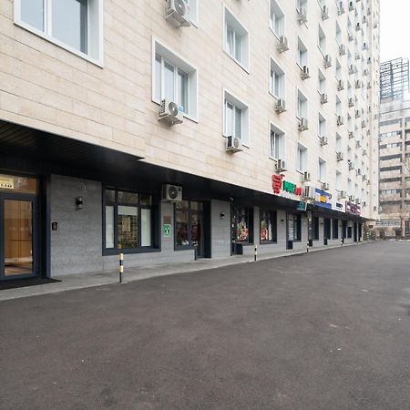 One Bedroom Apartment Next To Arbat In The Heart Of Ałma Ata Zewnętrze zdjęcie